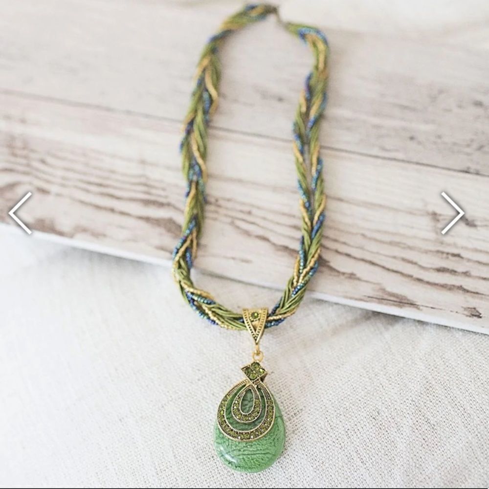 New without Tags Olivia & Ivy Olive Teardrop‎ Beaded Necklace
